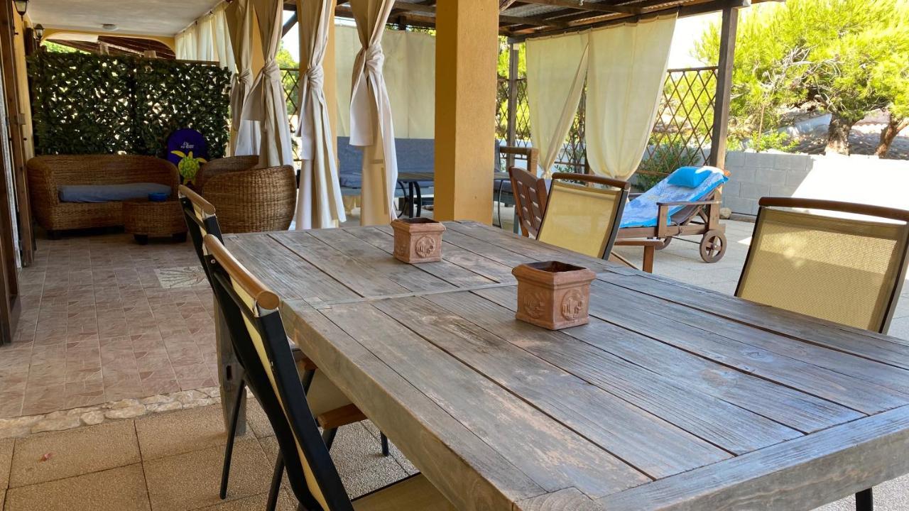 La Casa Di Stefania Lejlighed Porto Pino Eksteriør billede
