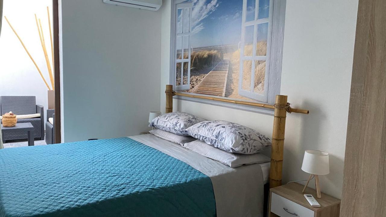 La Casa Di Stefania Lejlighed Porto Pino Eksteriør billede