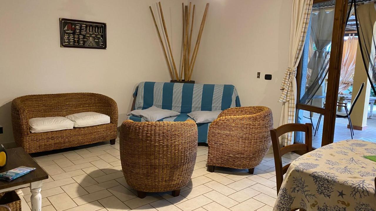 La Casa Di Stefania Lejlighed Porto Pino Eksteriør billede